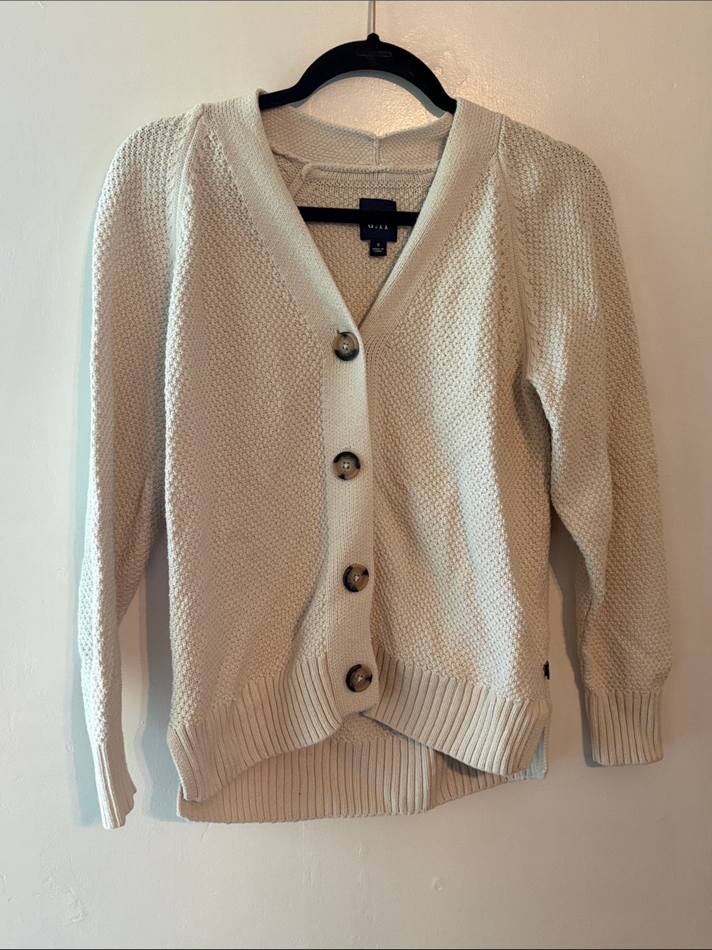 GAP Cream Textured V-Neck Button Front Cardigan Size Small, 100% Cotton - Picture 2 of 8